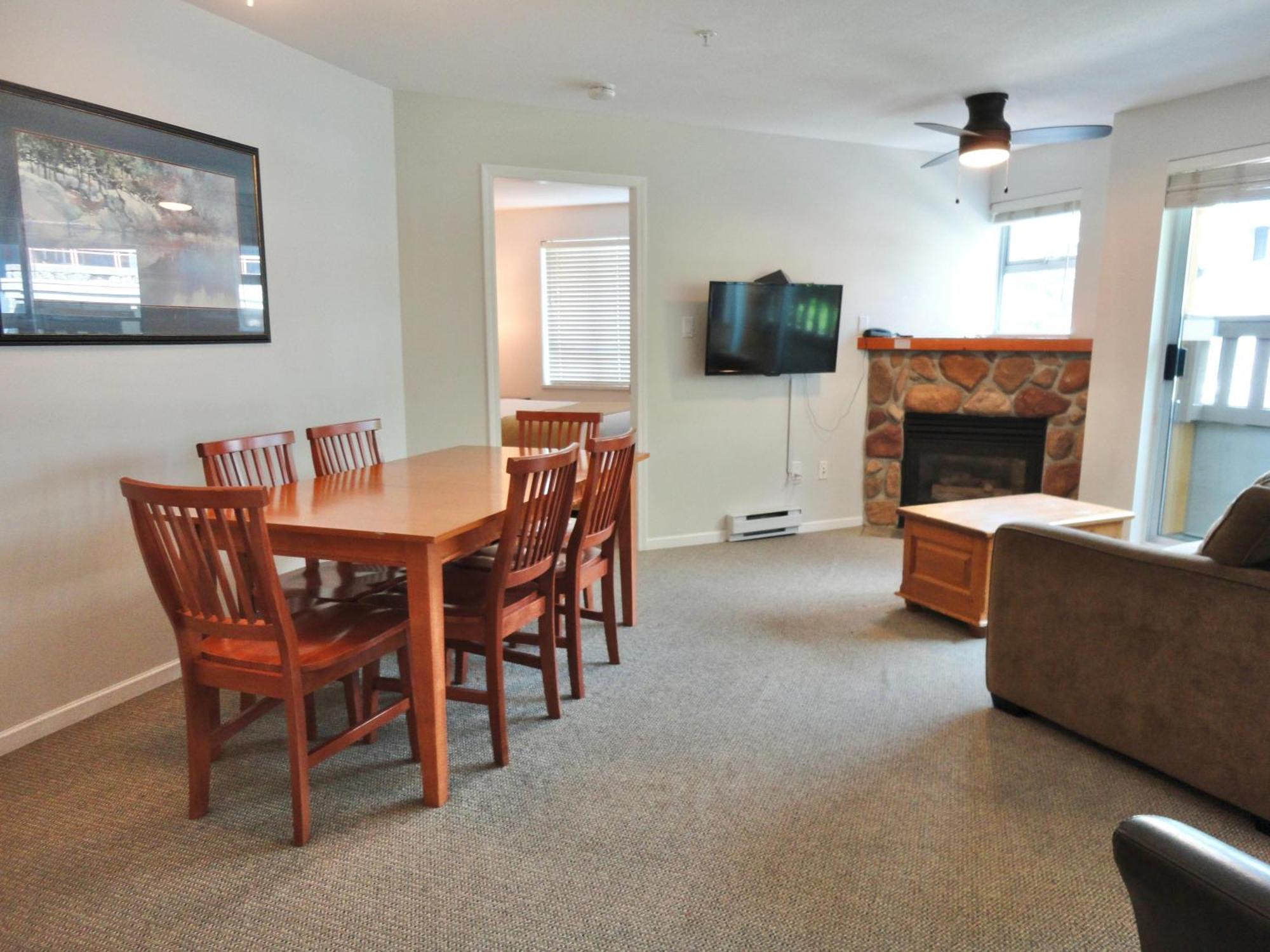 Bear Lodge Two Bedroom By Mva Whistler Exteriör bild